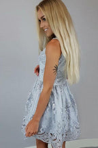 Vestido de festa em renda acetinada, comprimento até ao joelho, corte evasê, decote em V, vestidos para baile de finalistas