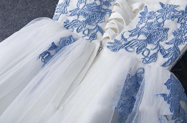 Vestito corto da ballo senza spalline a linea ad A in tulle blu, vestito economico per serata di ritorno a casa