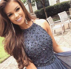 Vestito da cerimonia grigio con collo alto a fascia, linea a trapezio, in tulle perline, vestito corto per ballo di fine anno