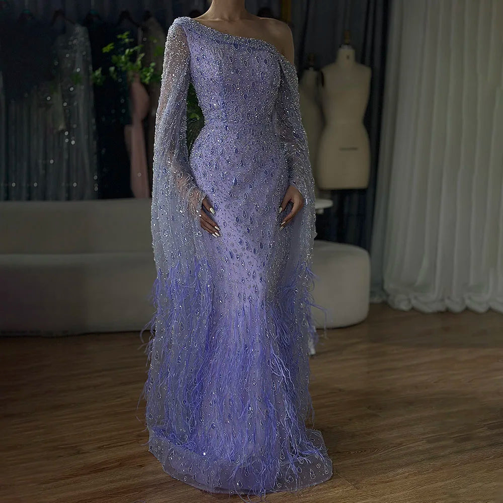 Vestido de Noite de Luxo com Uma Alça e Manga Capa em Penas LA72763