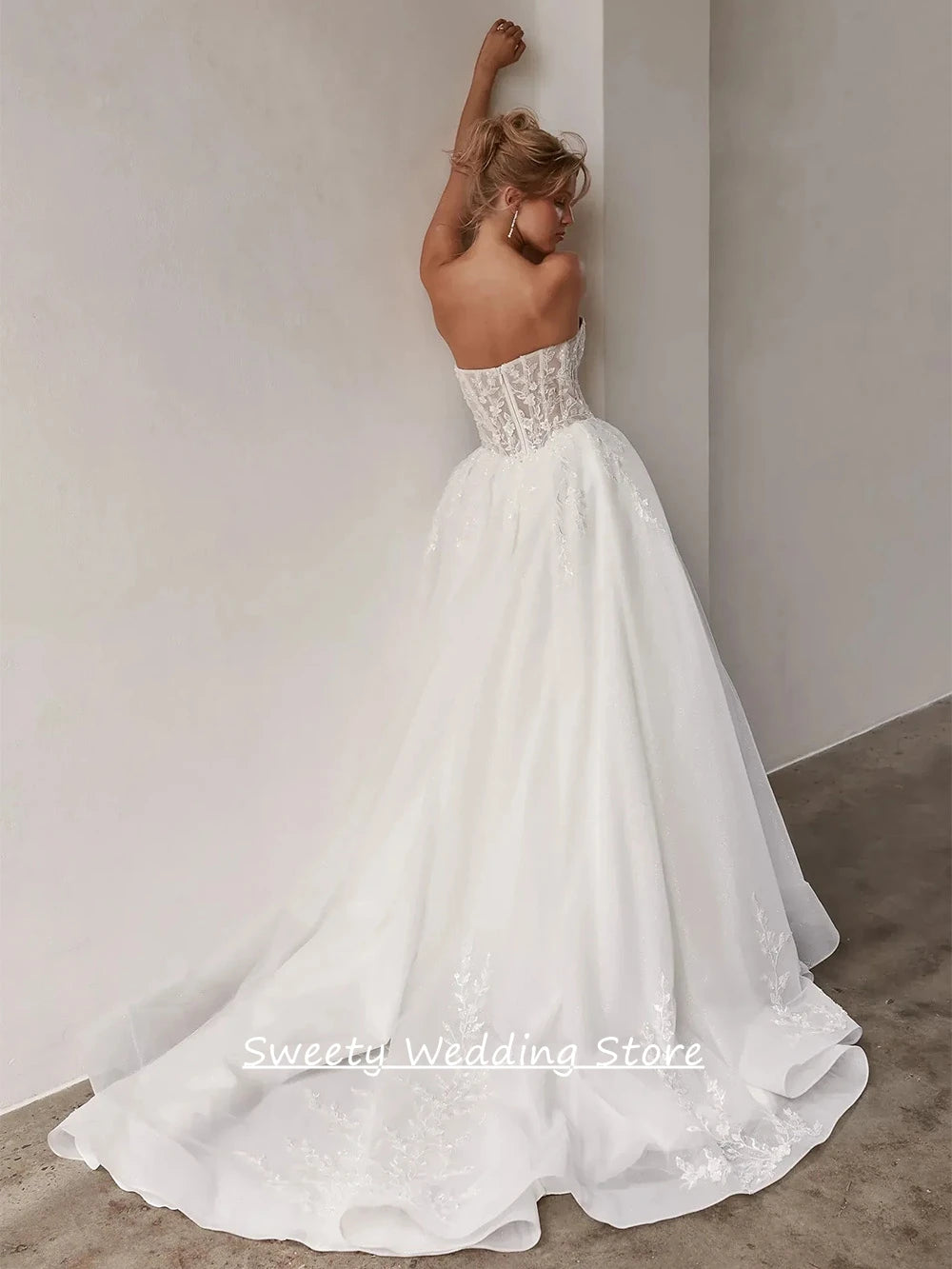 Custom Sleeveless Sweetheart A Line Wedding Dress With Lace Applique Train