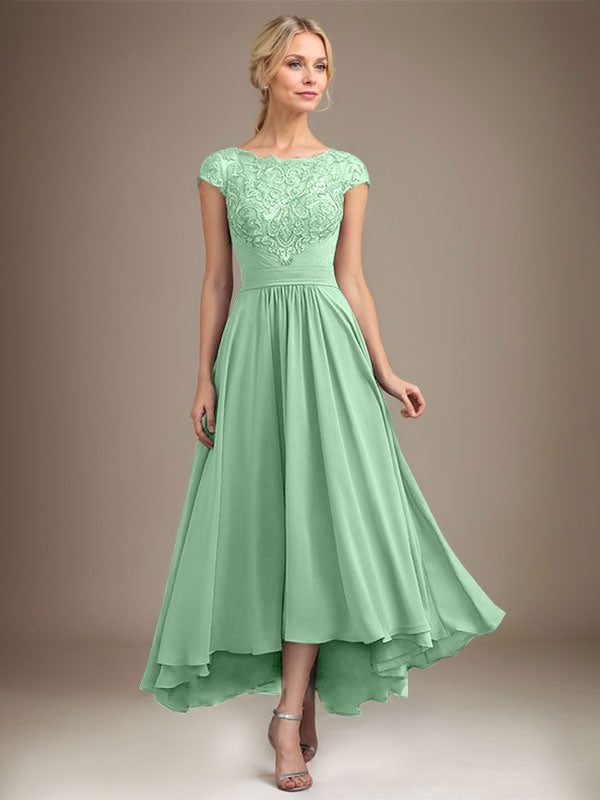 Robe de mère de la mariée en mousseline de soie à dentelle asymétrique illusion en décolleté arrondi et coupe en A avec plis