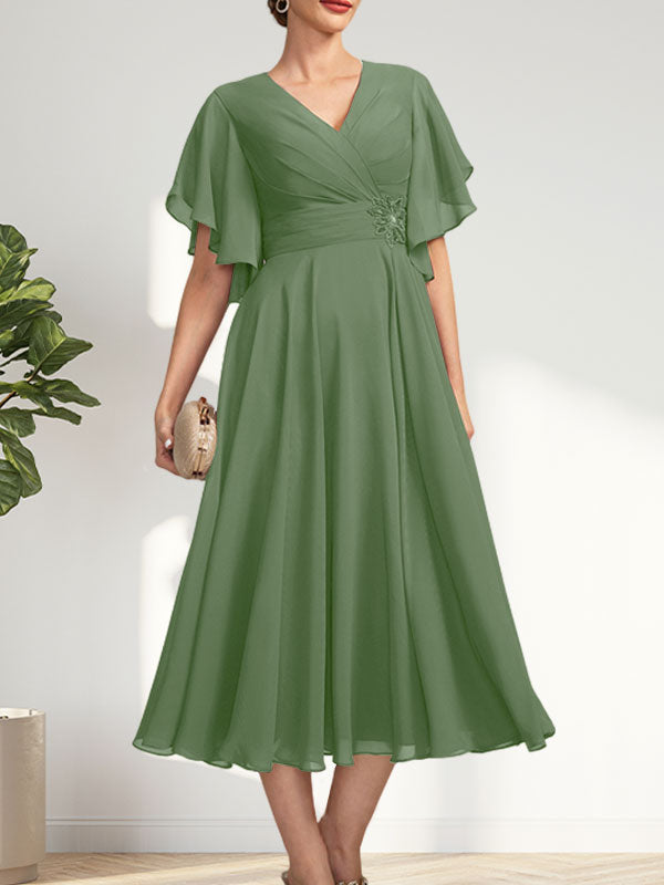 A-Linie, V-Ausschnitt, knielang, Chiffonkleid für die Brautmutter mit plissierten Perlen