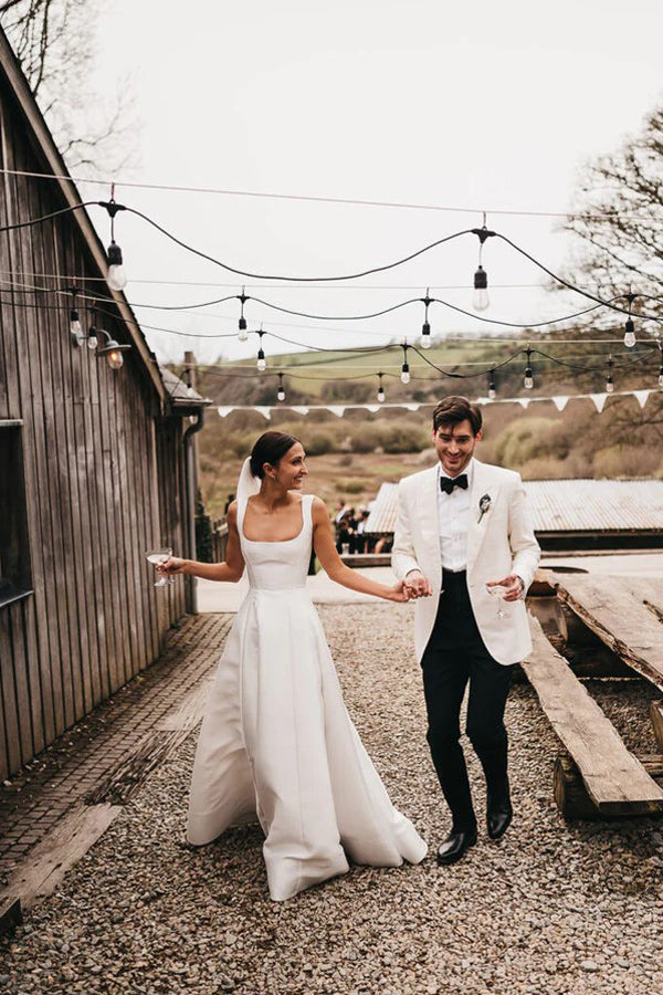 Vestido de novia modesto blanco de satén con escote cuadrado y corte A
