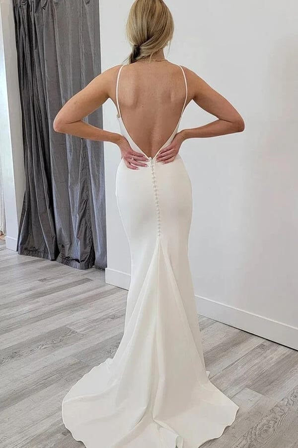 Vestidos de novia sencillos de satén con corte sirena y espalda abierta para playa