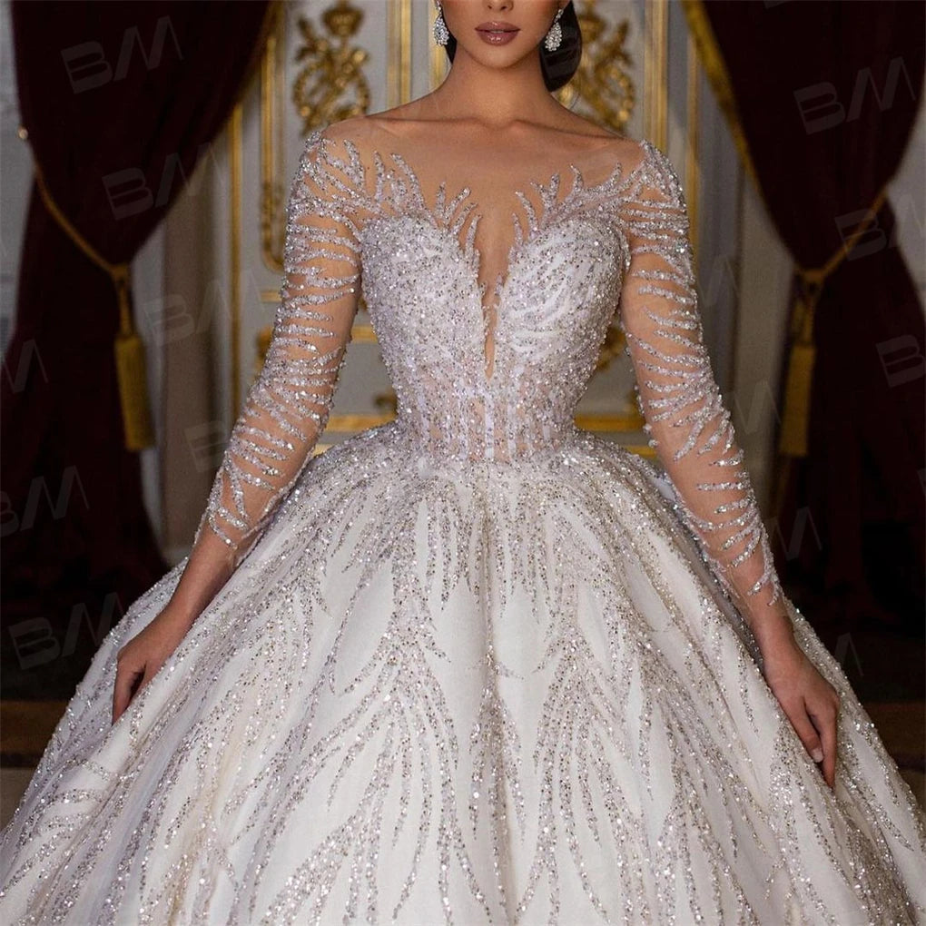 Vestidos de novia sexys con cuentas Vestidos de novia de lujo con cuentas hechas a mano Vestido de boda de manga larga Vestido de baile con cola larga de capilla