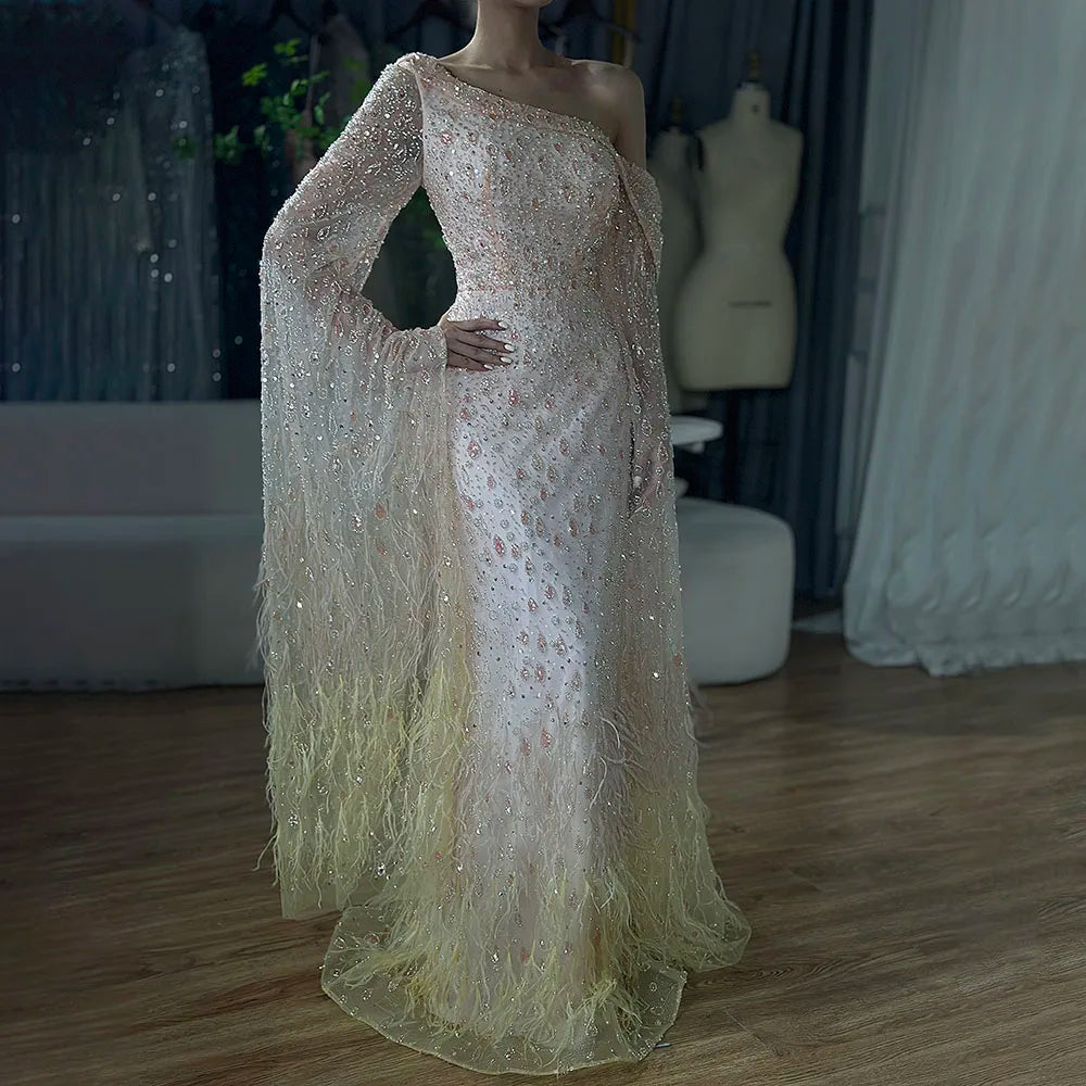 Vestido de Noite de Luxo com Uma Alça e Manga Capa em Penas LA72763