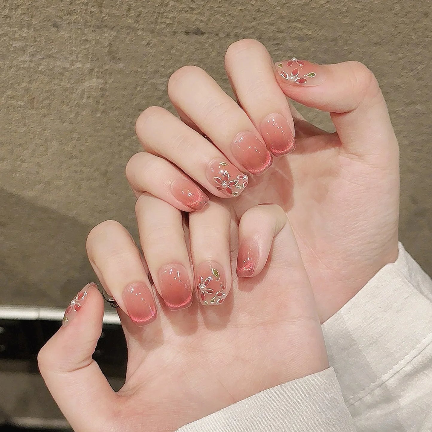 10 uñas postizas de ojo de gato rosa brillante, pintadas a mano, con diseño de flor de pera, cobertura completa, estilo coreano, fáciles de usar. 