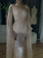 Vestido de Noite de Luxo com Uma Alça e Manga Capa em Penas LA72763