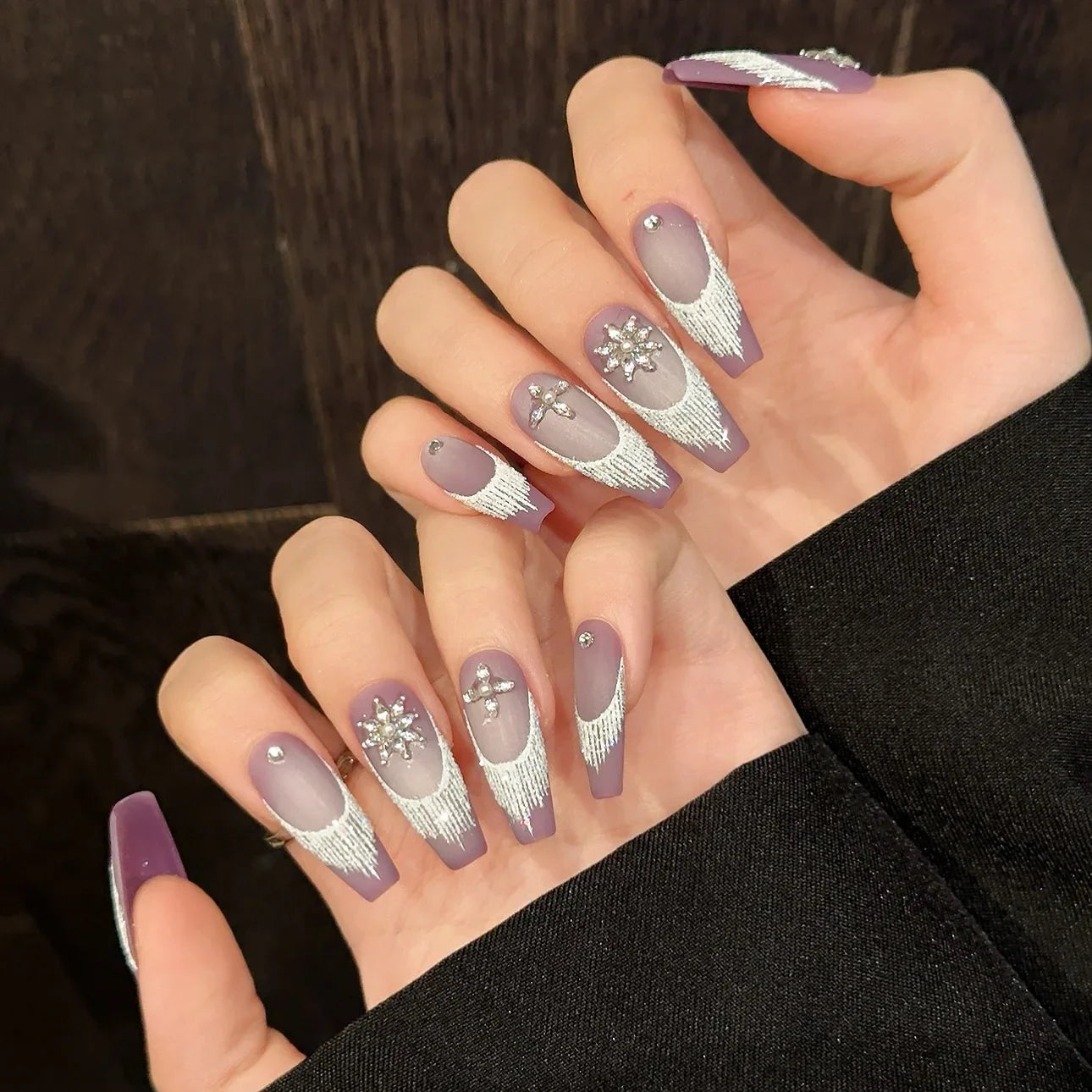 10 uñas postizas hechas a mano con diseño de nieve esmerilada morada y decoración de diamantes, estilo francés, tamaño mediano T 