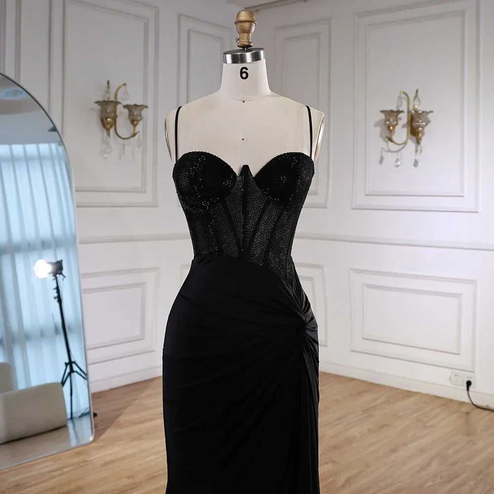 Vestido elegante negro con cuentas para baile de graduación con tirantes finos LA73039