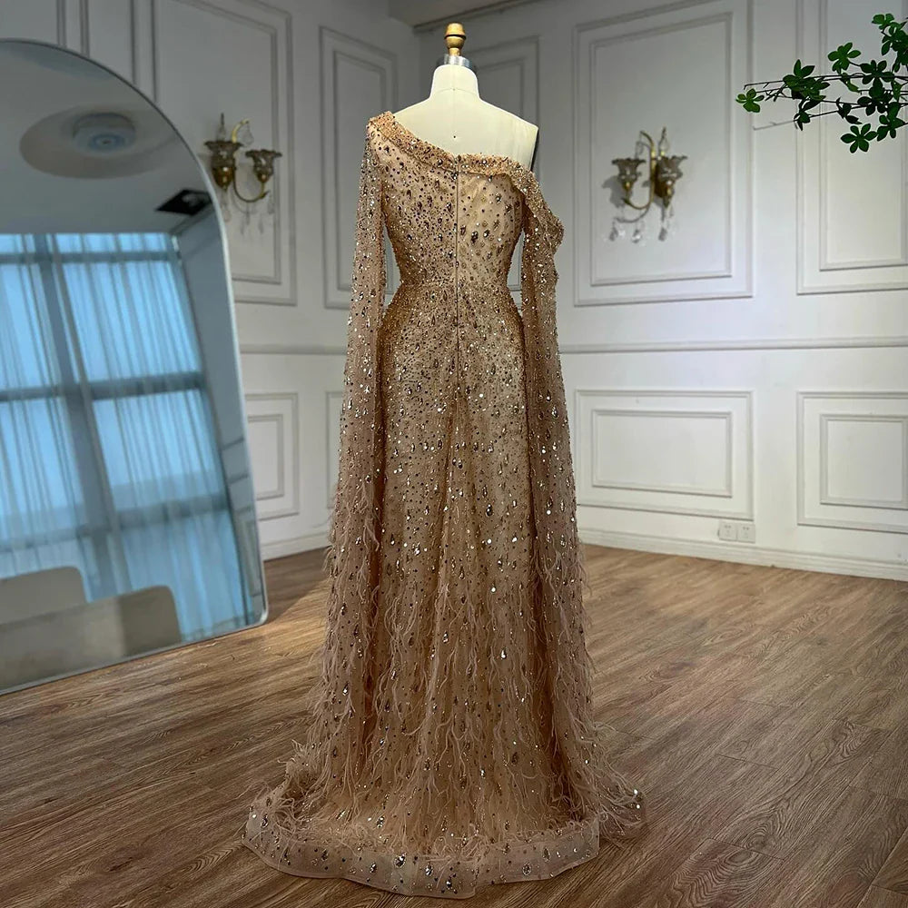 Vestido de Noite de Luxo com Uma Alça e Manga Capa em Penas LA72763