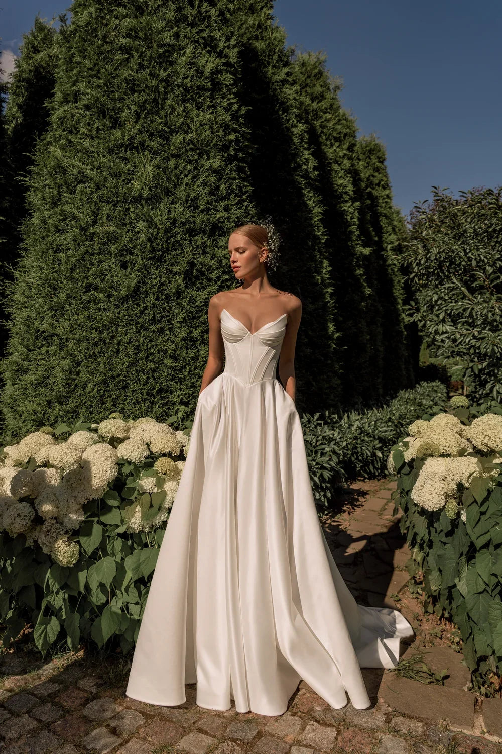 Lakshmigown Satin A-Line Wedding Dress Strapless V-Neck Customized
