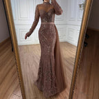 Luxuriöses braunes Perlenmeerjungfrauen-Abendkleid mit seitlichem Überrock LA71913A