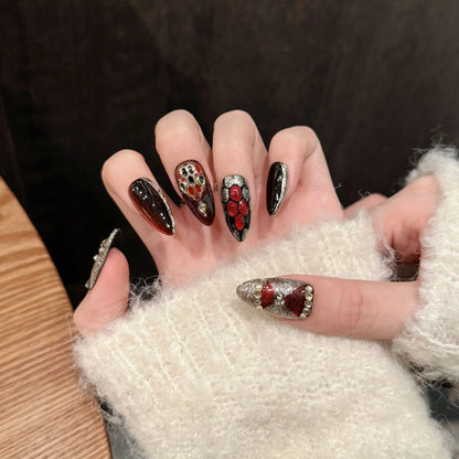 10 uñas postizas hechas a mano para chicas atractivas, diseño de almendra roja oscura con polvo brillante y decoración de diamantes brillantes. 