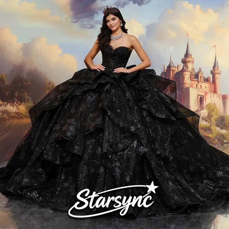 Vestito da Ballo Nero Scollato a Cuore con Strati Personalizzabile Vestito per Quinceañera in Tulle Vestito Off-Shoulder Abito per Cerimonia del Passaggio all'Età Adulta