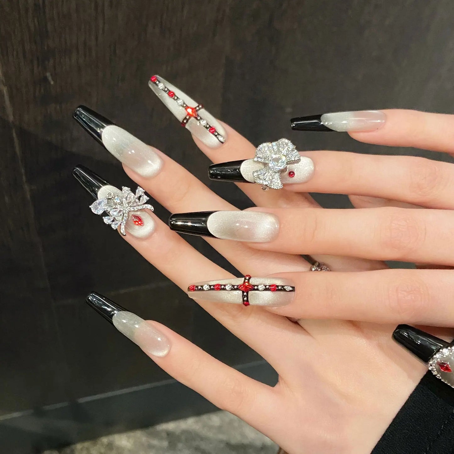 10 uñas postizas para usar, hechas a mano, con forma de ojo de gato, negras, estilo francés, brillantes, con diamantes de imitación, para chica picante. 