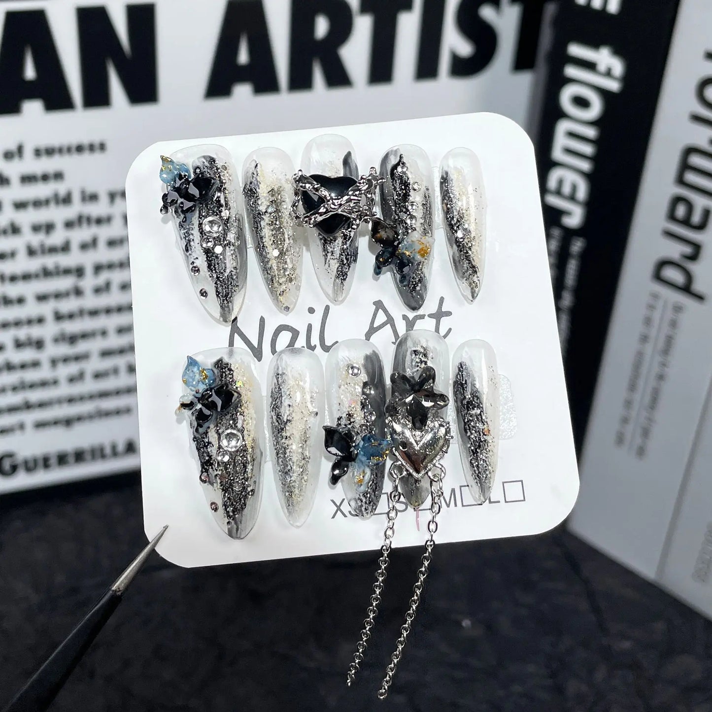 10 uñas postizas hechas a mano con diseño de mariposas negras brillantes, estilo Y2K, con diseño de almendras largas y dulces. 
