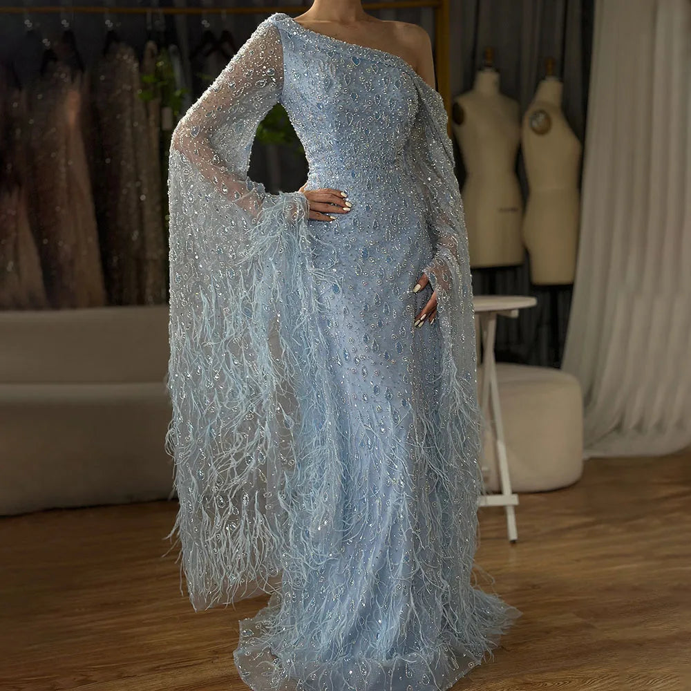 Vestido de Noite de Luxo com Uma Alça e Manga Capa em Penas LA72763