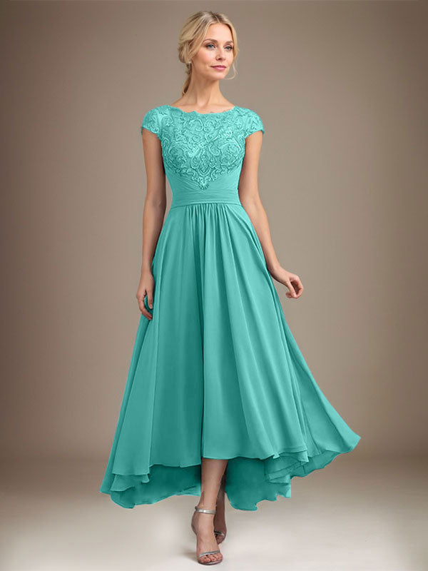 Robe de mère de la mariée en mousseline de soie à dentelle asymétrique illusion en décolleté arrondi et coupe en A avec plis