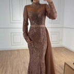 Luxuriöses braunes Perlenmeerjungfrauen-Abendkleid mit seitlichem Überrock LA71913A