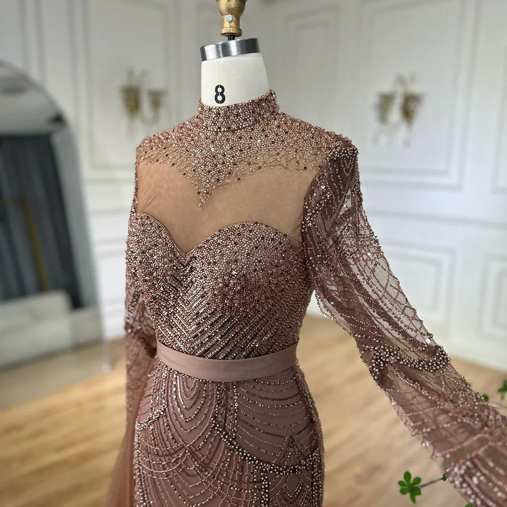 Luxuriöses braunes Perlenmeerjungfrauen-Abendkleid mit seitlichem Überrock LA71913A