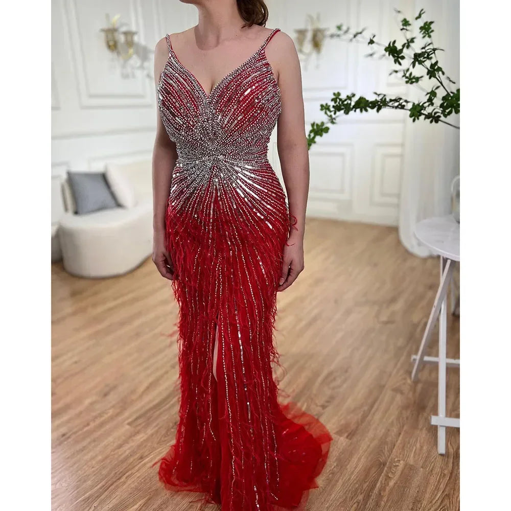 Vestido de Gala Sereia de Luxo e Classe com Penas Azuis, Missangas e Fenda LA70623
