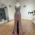 Vestido de Gala Sereia de Luxo e Classe com Penas Azuis, Missangas e Fenda LA70623