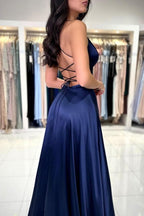 Abito da sera lungo semplice blu navy con spalline sottili e spacco
