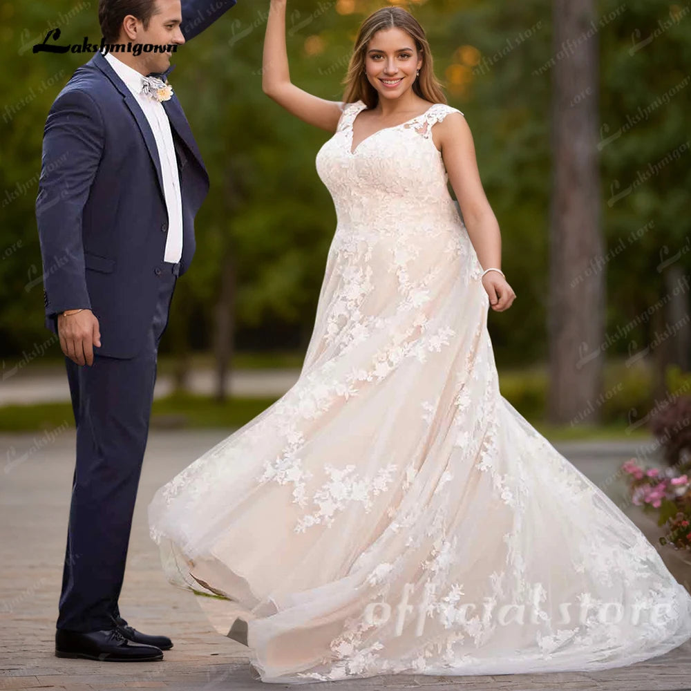 Plus Size Champagne Tulle Wedding Dress Sleeveless Long Lace Applique Gown