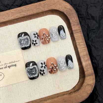 10 uñas postizas cuadradas cortas y geniales, con diseño de reloj despertador de manzana y flor plateada, uñas postizas hechas a mano para chica picante. 