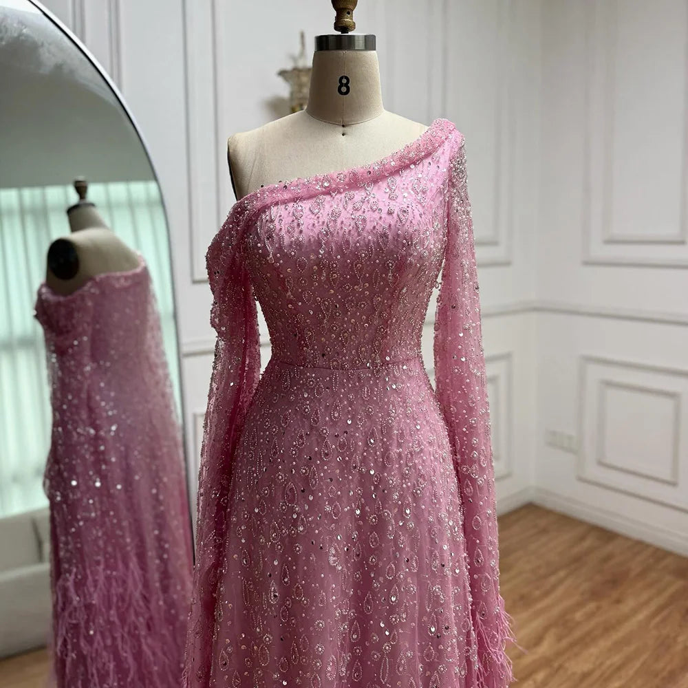 Vestido de Noite de Luxo com Uma Alça e Manga Capa em Penas LA72763