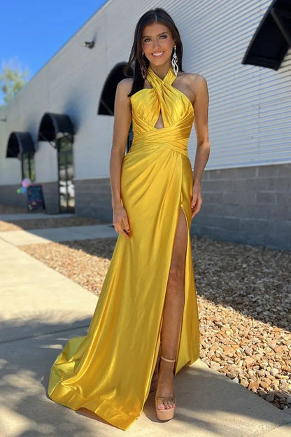 Vestido de fiesta largo amarillo de satén fruncido con escote halter y abertura PSK581