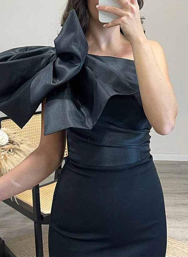 Robe fourreau/colonne en satin à une épaule pour mère de la mariée avec nœud papillon noué