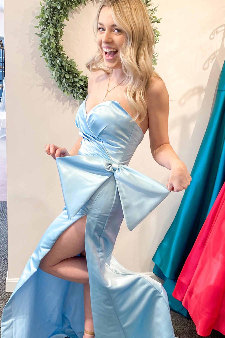 Vestidos de Baile em Cetim Rosa com Ombros Descobertos e Fenda SYP90