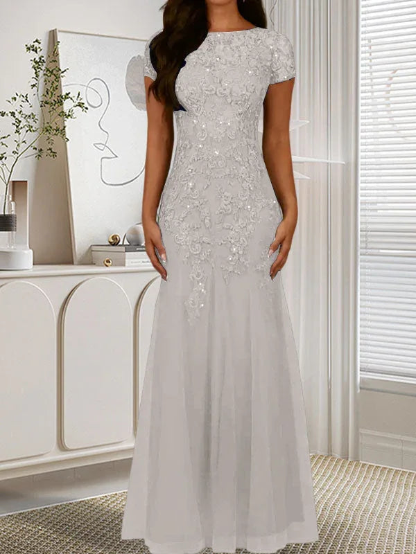 فستان تول مزين بحراشف لامعة برقبة دائرية بلون كحلي داكن على شكل حورية البحر