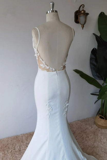 Schlichtes, schlichtes Meerjungfrau-Brautkleid aus Satin mit Spaghettiträgern