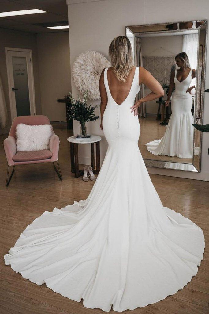 Robe de mariée de plage sirène simple à col en V avec longue traîne