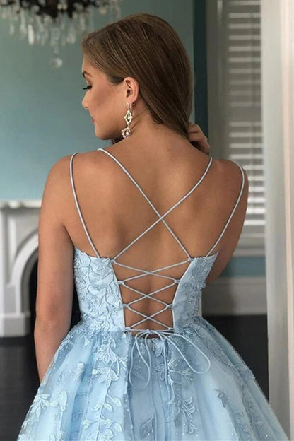 Himmelblaues kurzes A-Linien-Heimkehrkleid mit Spaghettiträgern und Spitzenapplikation