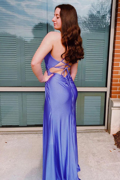 Vestido de fiesta morado con tirantes finos, espalda tipo corsé y abertura