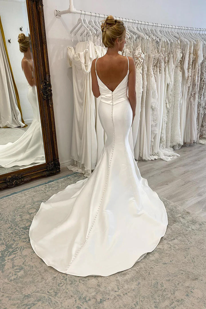 Robe de mariée sirène simple en satin à plis avec bretelles spaghetti et encolure en V