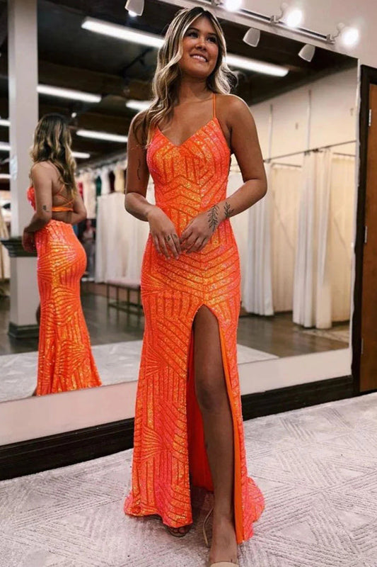 Vestido de fiesta largo con lentejuelas brillantes en color naranja y purpurina con abertura