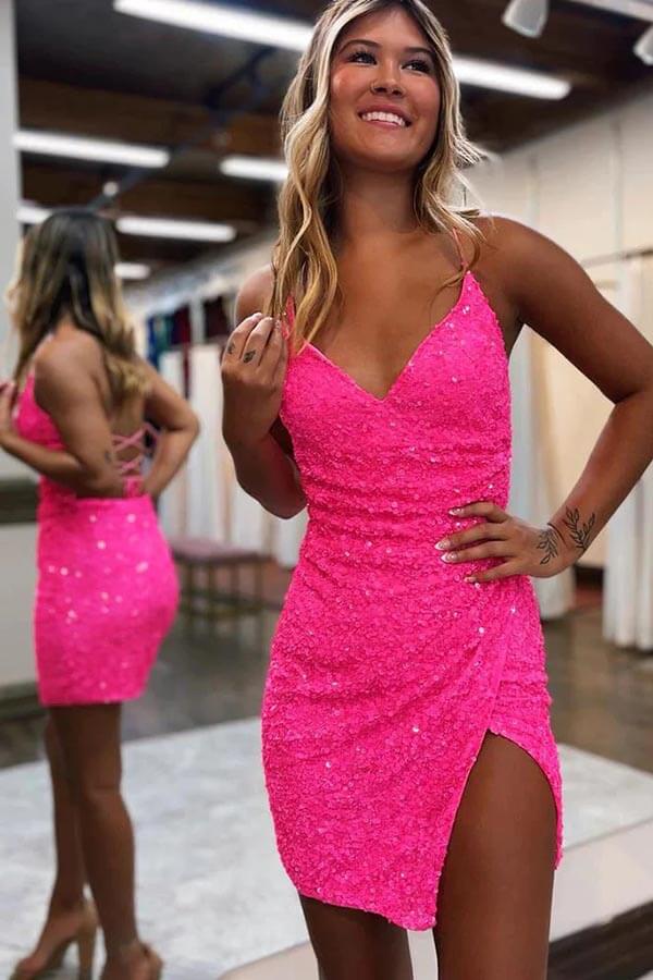 Abiti corti per festa di ritorno a casa con scollo a V, spalline sottili e paillettes scintillanti