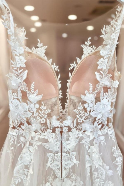 Vestido de novia de corte A con abertura frontal, de tul, sin mangas, con tirantes finos y escote corazón con apliques