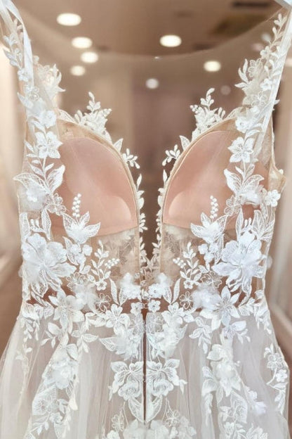 Vestido de novia de corte A con abertura frontal, de tul, sin mangas, con tirantes finos y escote corazón con apliques