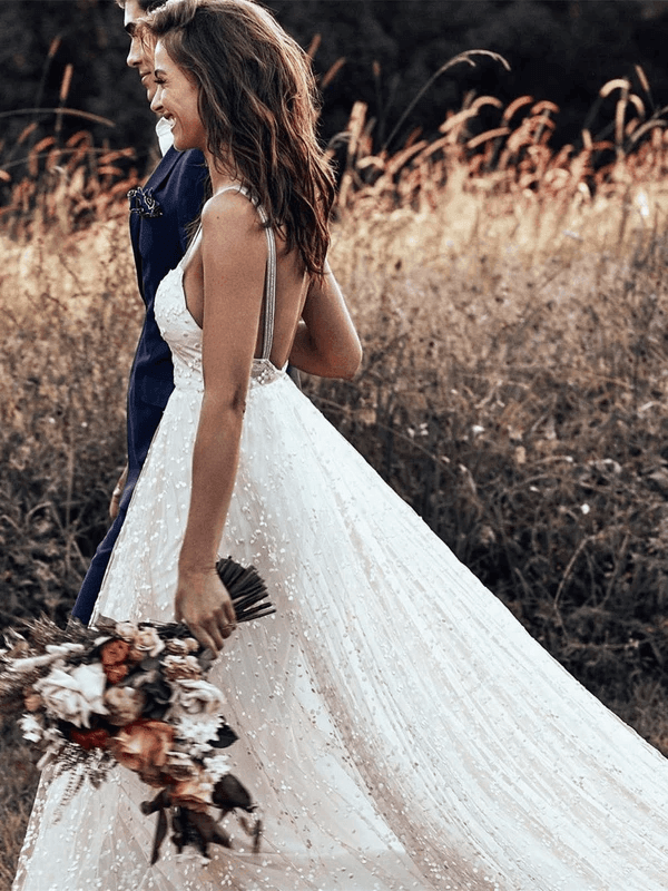 Abito da sposa rustico semplice con spalline, schiena scoperta, pizzo, linea a trapezio e strascico lungo