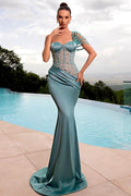 Elegante abito lungo da sera a sirena, monospalla, senza maniche, in raso con perline