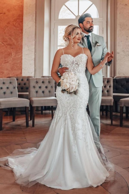 Charmantes Meerjungfrau-Brautkleid aus Tüll mit Spaghettiträgern und Applikationen