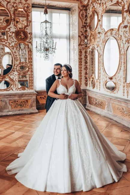 Luxuriöses Ballkleid mit Herzausschnitt und Applikationen