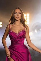 Abito da sera lungo fino a terra a sirena, senza maniche, con spacco alto e volant, elegante e seducente